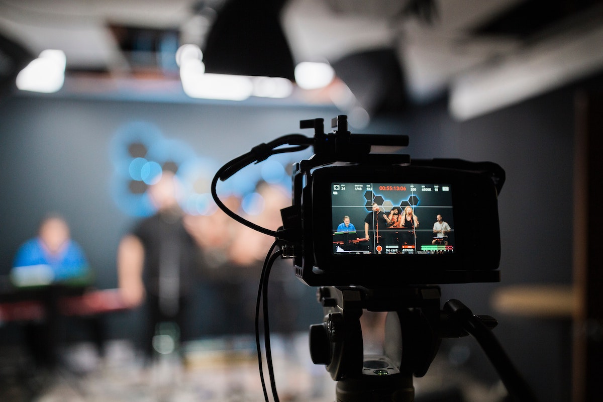 Qual é a diferença entre podcast e videocast?